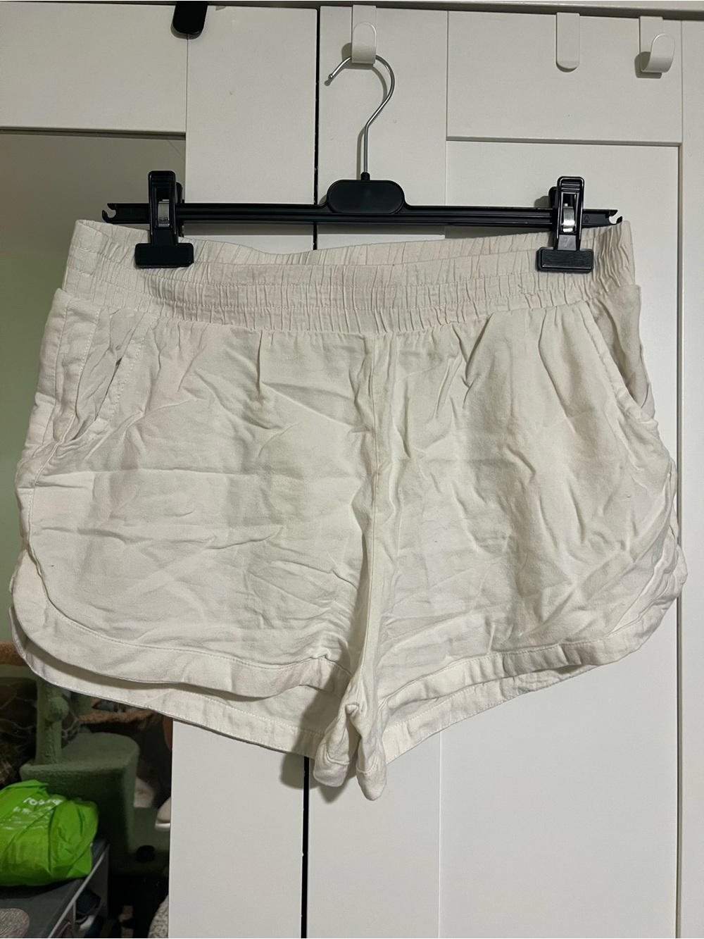 wild fable Cream High-Waist Elastic Casual Dolphin Hem Shorts